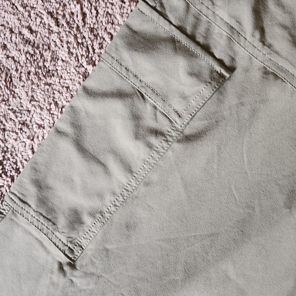 ATHLETA Brooklyn Heights High Rise Cargo Pant 10 TALL Olive Branch Wide Leg - Picture 4 of 8